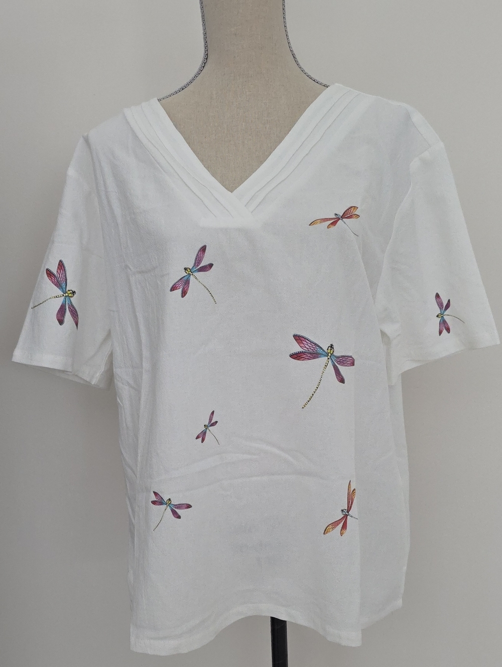 NWT White Dragonfly Embroidered V-Neck Women's Top Size L